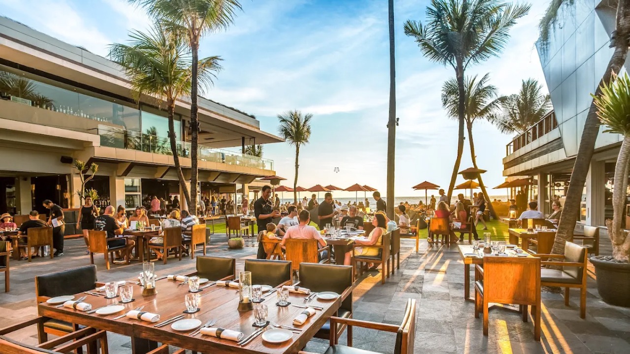 Dayclubs in Seminyak with beachfront dining and poolside atmosphere