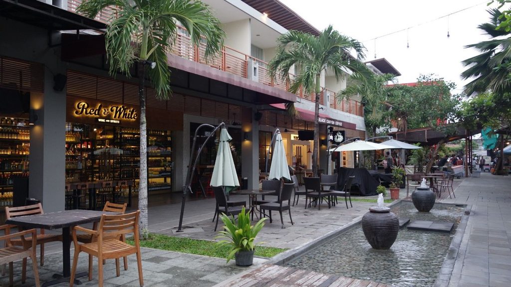 Seminyak Square shopping and dining area